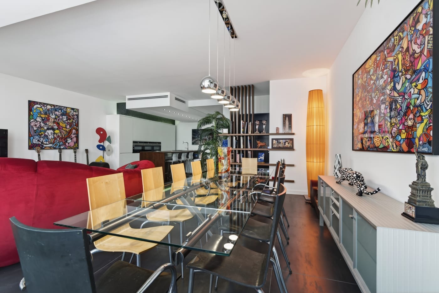 Formal dining with contemporary art
